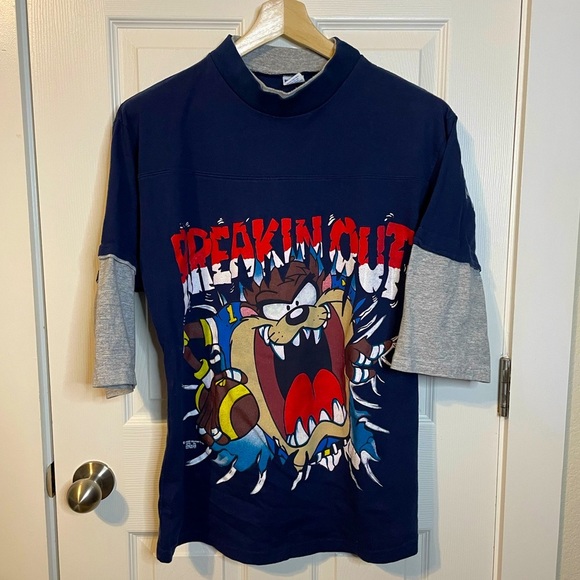 VTG Freeze Taz football layered tee w/ large ‘BREAKIN OUT’ graphics sz L *RARE*
